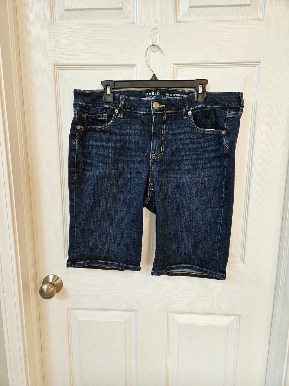 Torrid Perfect 10" Bermuda Denim Shorts Size 16 Vintage Stretch Dark Wash